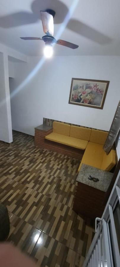 Residencia Em Bairro Do Pereque-acu *